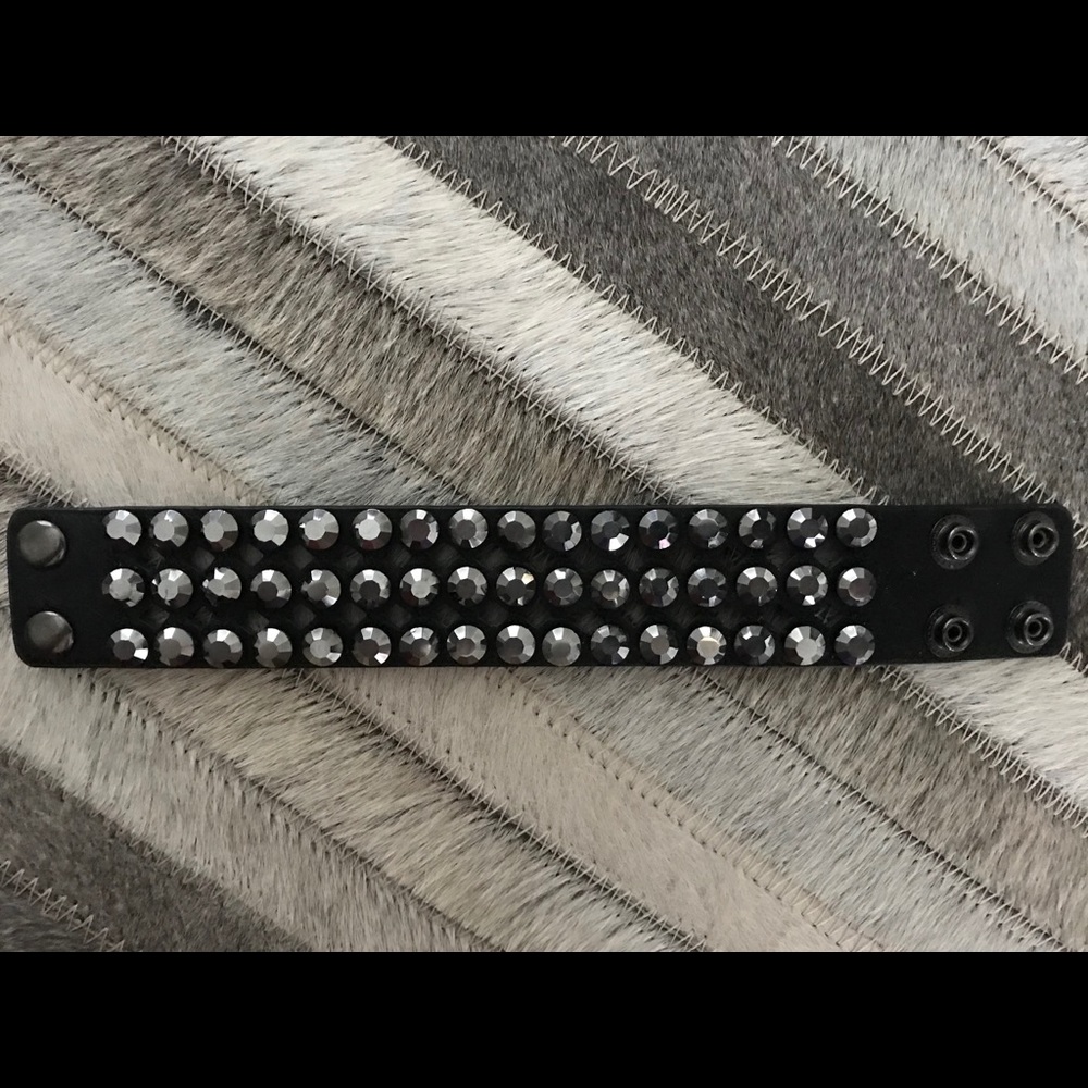 Black leather beaded bracelet